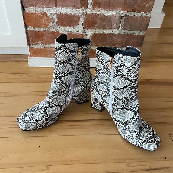COPY - IDIFU • Faux snakeskin booties - Picture 6 of 10